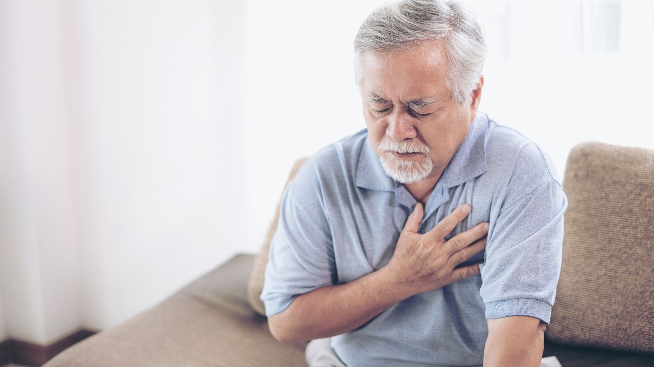 Hombre mayor sufre taquicardia